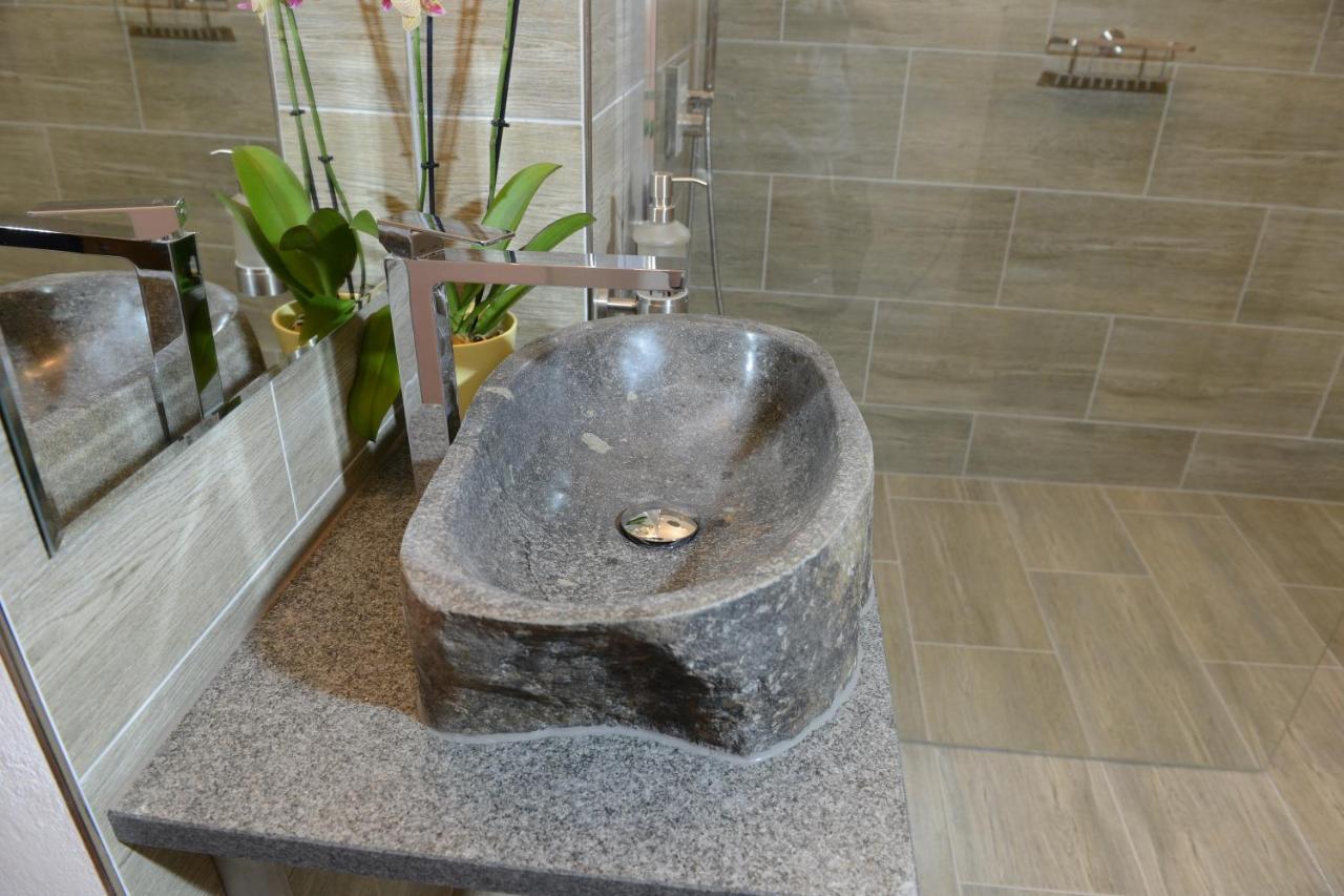 Auszeit Vienna Wellness Apartment Bagian luar foto