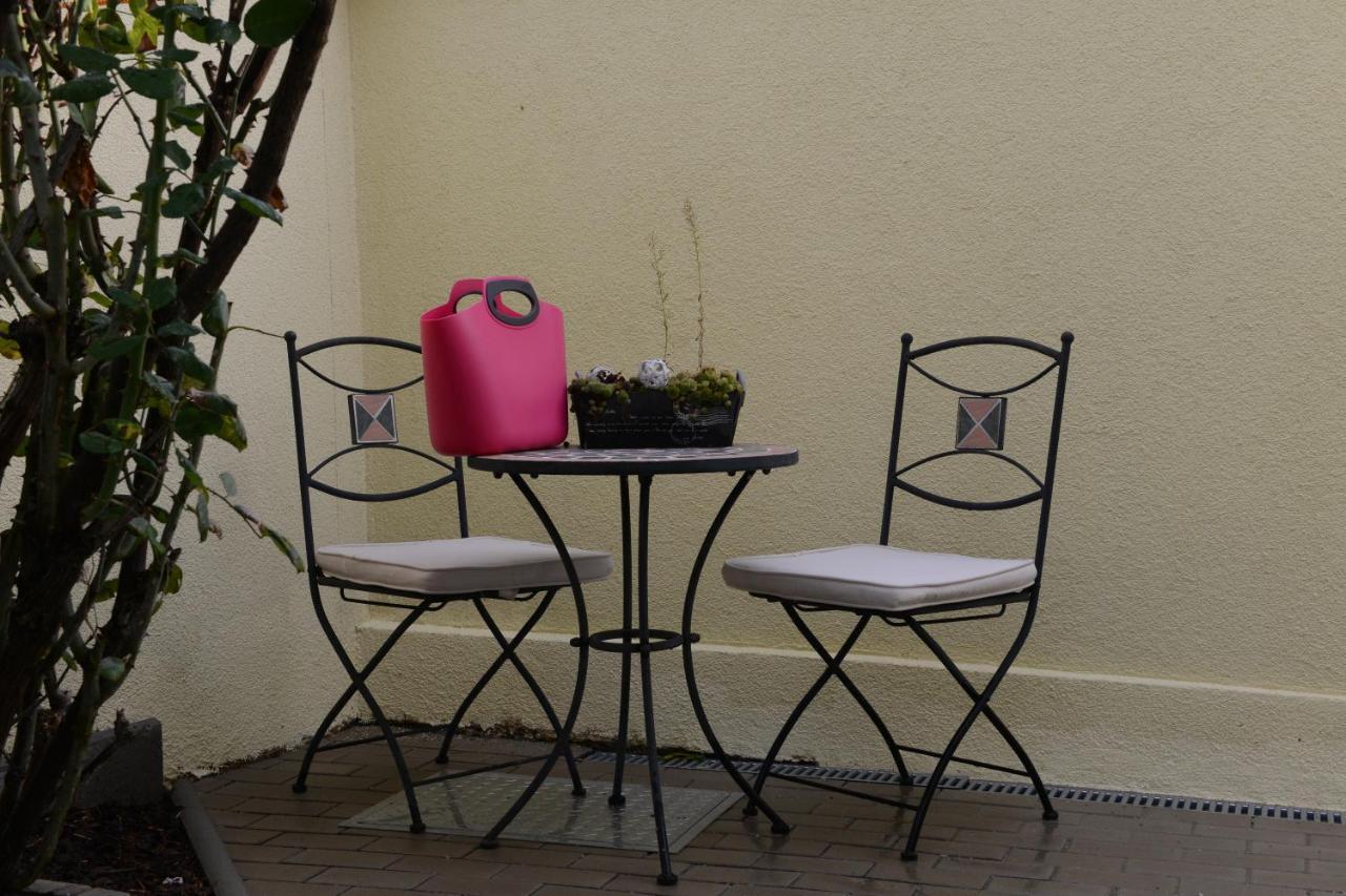 Auszeit Vienna Wellness Apartment Bagian luar foto